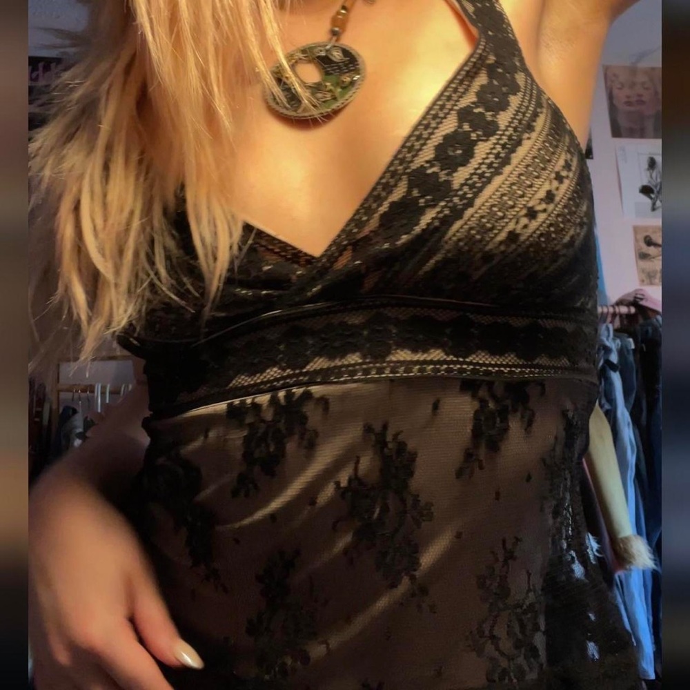 The most perfect and beautiful guess brand y2k lace top.
